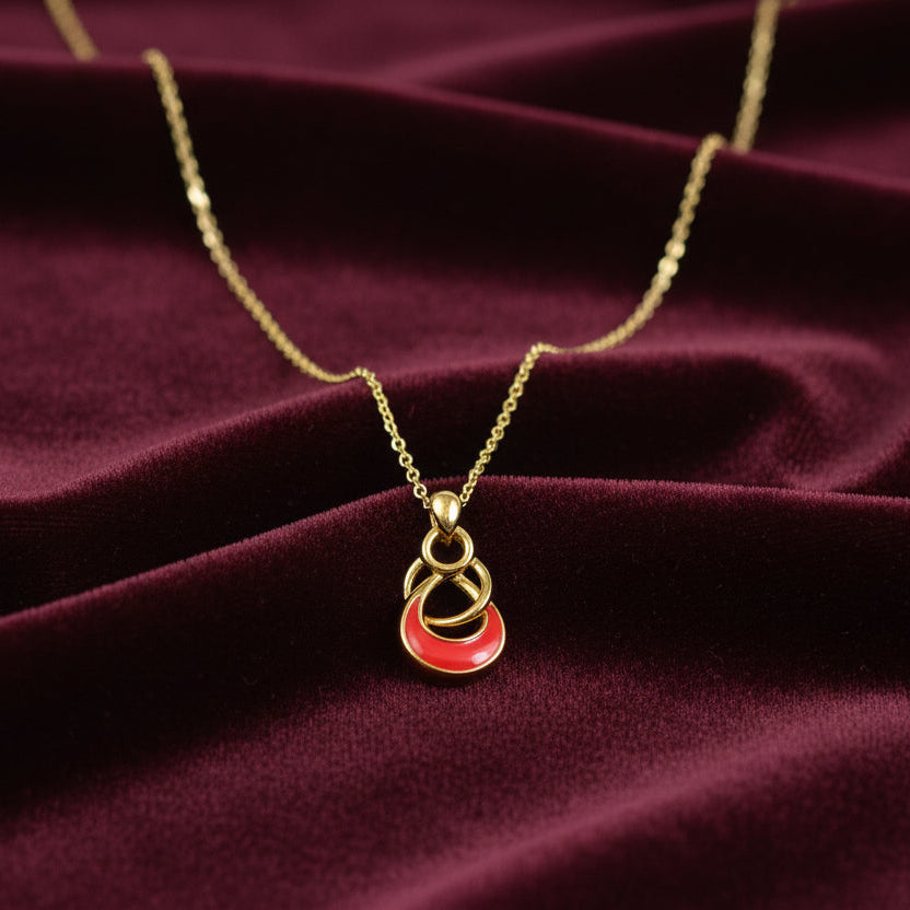 Scarlet link gold pendant chain